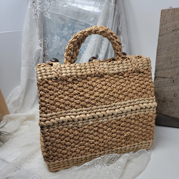 Fun Basket Weave Straw Purse Satchel Wood Bead Closure - Picture 4 of 8